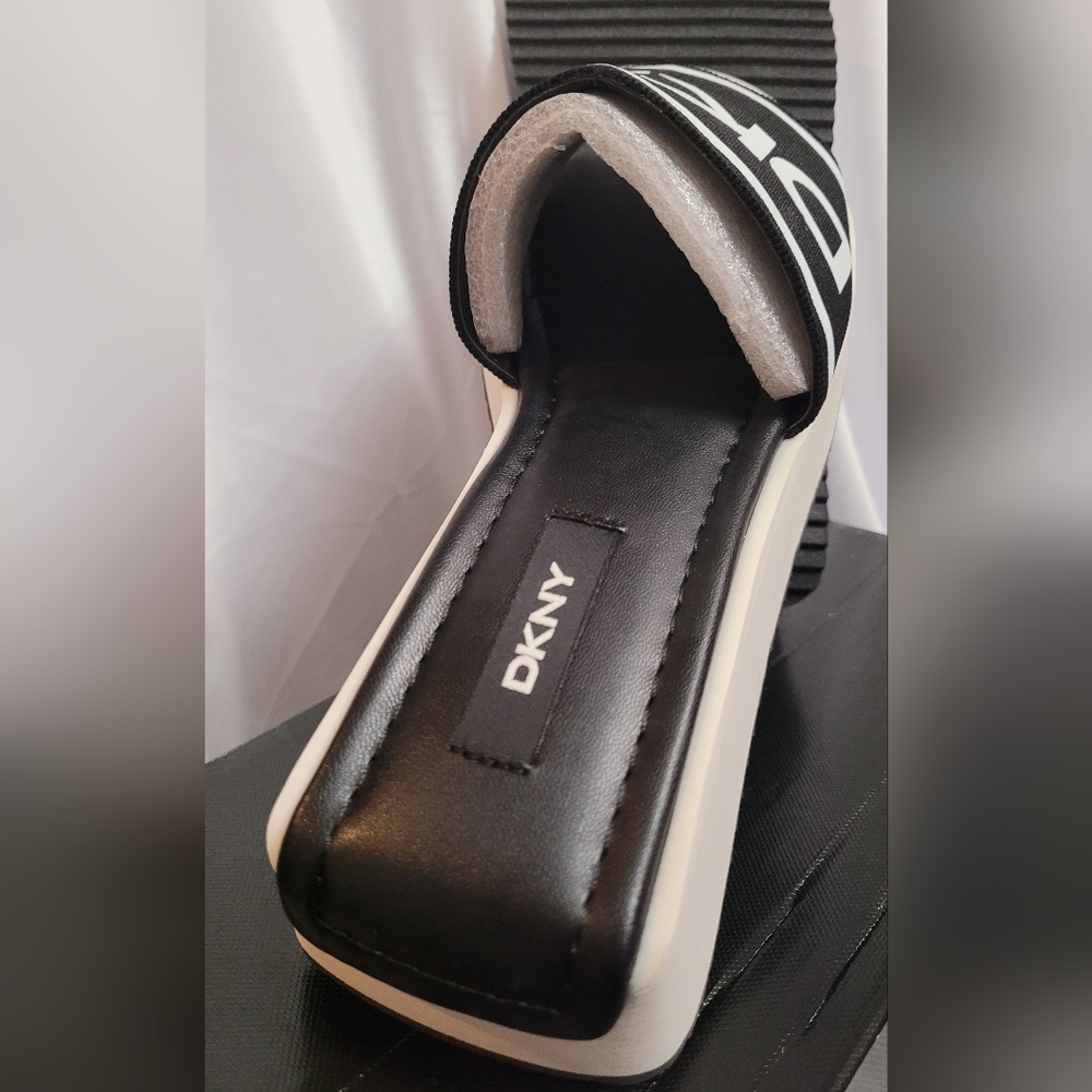 DKNY Mandy Sport Sandal Logo Elastic 8M Black White New MSRP $110 - Picture 4 of 9